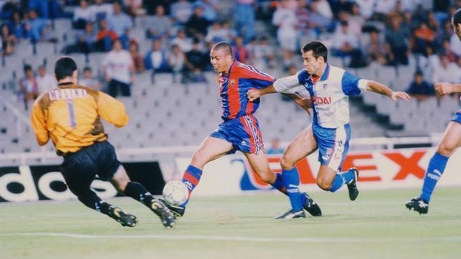 Una acción de Ronaldo en el partido de ida de la Supercopa de España de 1996 contra el Atlético de Madrid Una acción de Ronaldo en el partido de ida de la Supercopa de España de 1996 contra el Atlético de Madrid
