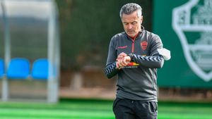 Fran Escribá durante un entrenamiento del Elche Fran Escribá durante un entrenamiento del Elche