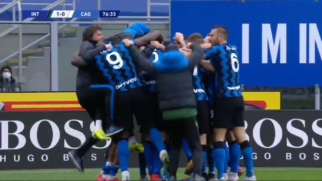 Conte celebrando la victoria Conte celebrando la victoria