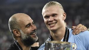 Erling Haaland celebra la Supercopa de Europa con Guardiola