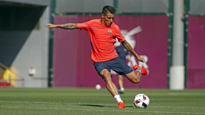 Cristian Tello deja de vestir de blaugrana para fichar por el Real Betis Cristian Tello deja de vestir de blaugrana para fichar por el Real Betis