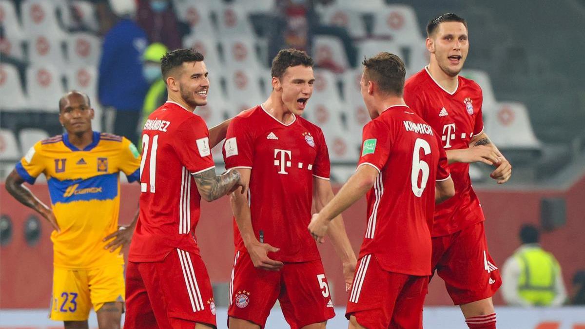 Los jugadores del Bayern celebrando el gol de Pavard