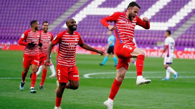 Quini celebrando el gol de la victoria del Granada en Valladolid Quini celebrando el gol de la victoria del Granada en Valladolid