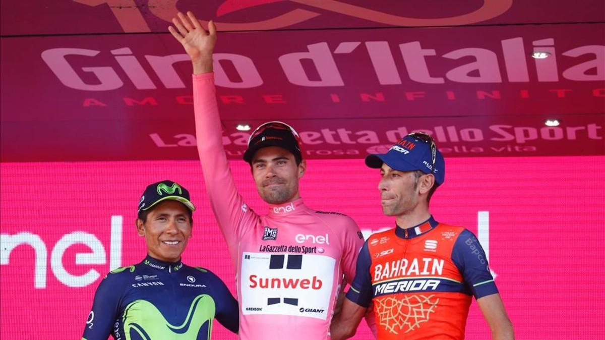 Dumoulin, junto a Quintana y Nibali, en el podio
