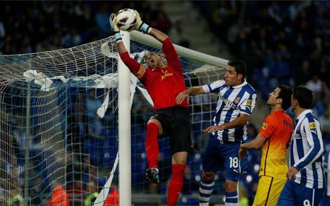 El Espanyol desmintió cualquier negociación con Víctor Valdés El Espanyol desmintió cualquier negociación con Víctor Valdés