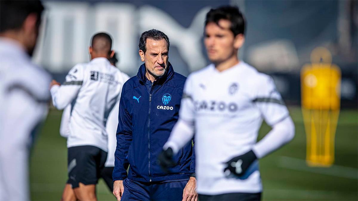 Voro, en su primer entrenamiento del Valencia tras la destitución de Gattuso Voro, en su primer entrenamiento del Valencia tras la destitución de Gattuso