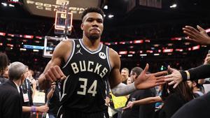 Antetokounmpo, líder de los Bucks