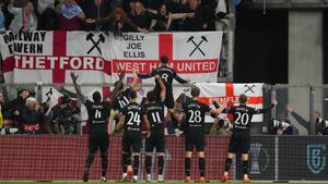 Los jugadores del West Ham, celebrando el gol de Fornals