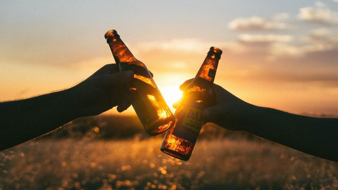 ¿A qué edad puede beberse alcohol en España? ¿A qué edad puede beberse alcohol en España?