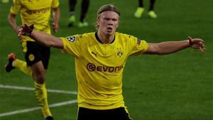 Haaland liderará el ataque del Dortmund ante el Sevilla
