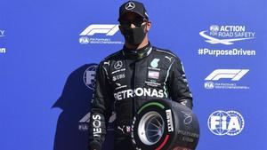 Hamilton tras conseguir su sexta pole en Monza