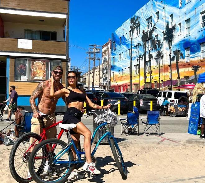 Sergio Ramos y Pilar Rubio, de paseo en bici en Santa Mónica
