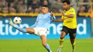 Joao Cancelo, del Manchester City, en un duelo de Champions League ante Borussia Dortmund.