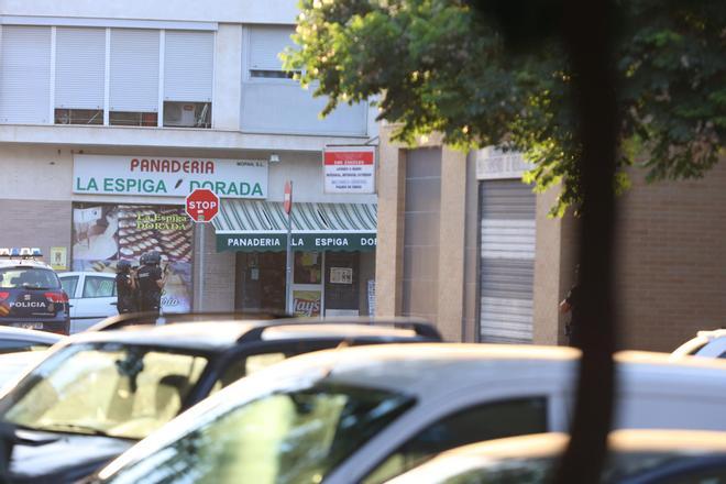 El hombre que se atrincheró en una panadería en Sevilla queda en libertad provisional