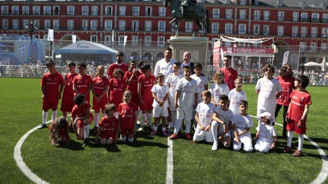 Los jugadores, con Ronaldo Nazario Los jugadores, con Ronaldo Nazario