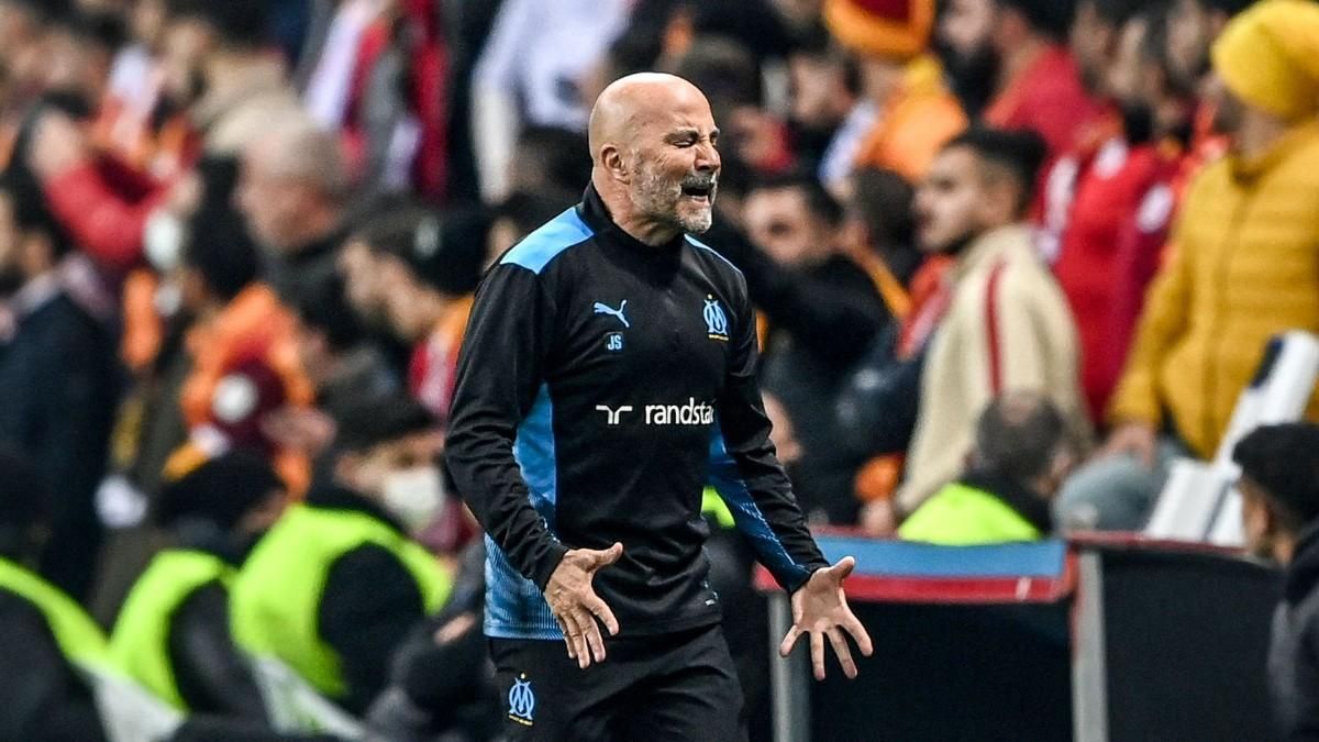 Sampaoli acabó enfadado en el duelo de Estambul Sampaoli acabó enfadado en el duelo de Estambul