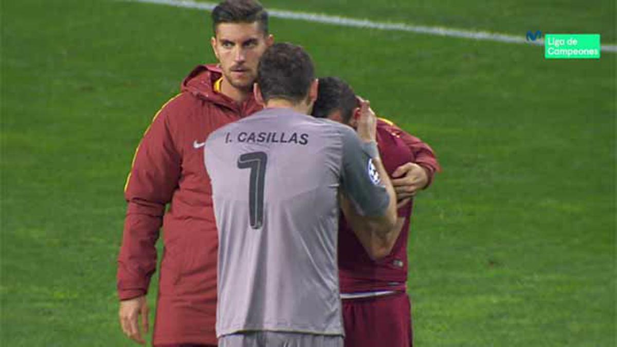 Casillas consoló a los jugadores de la Roma nada más terminar el partido