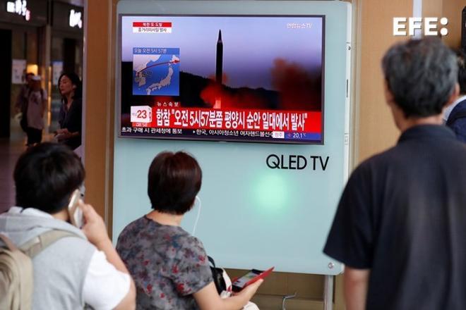Corea del Norte dispara un misil que sobrevuela suelo japonés antes de caer al mar