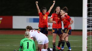 Esther González celebra con sus compañeras el gol ante Polonia Esther González celebra con sus compañeras el gol ante Polonia