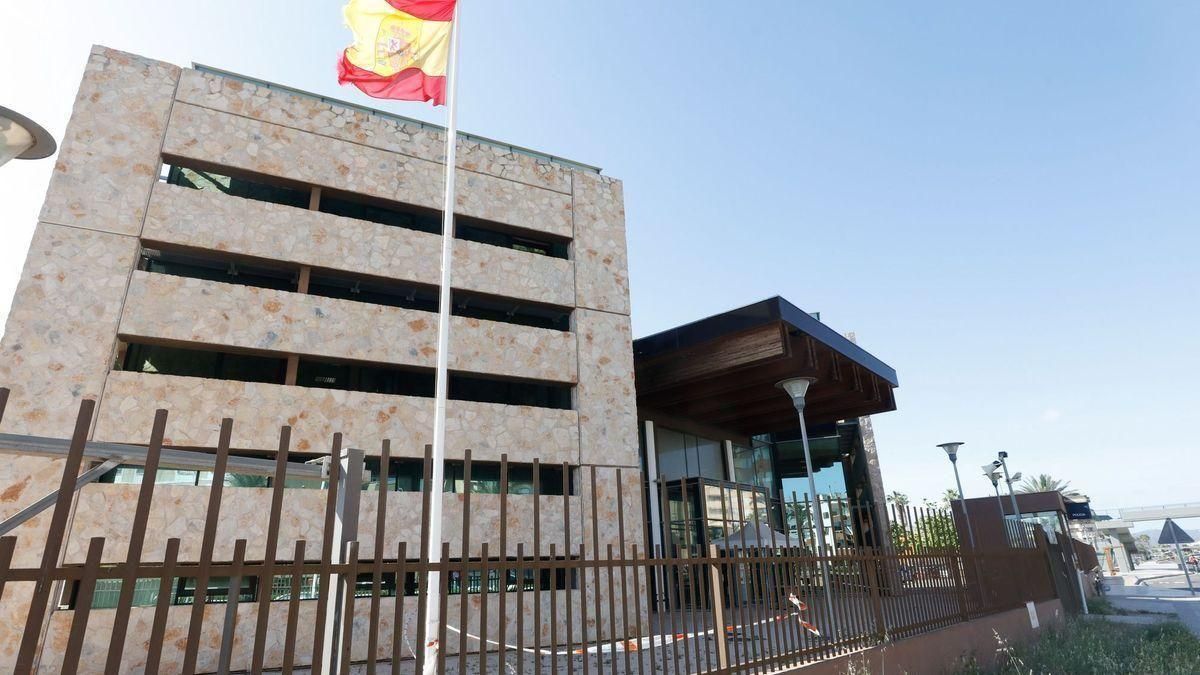 Fachada de la comisaría de Ibiza. Fachada de la comisaría de Ibiza.