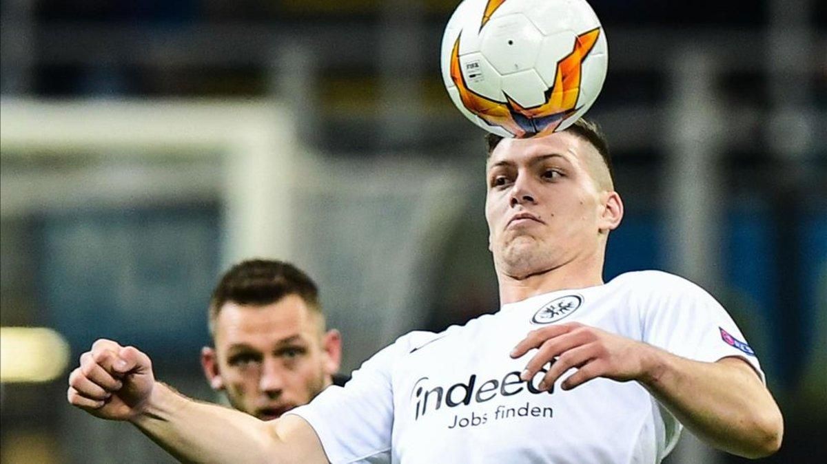 Jovic, en un partido con el Eintracht Jovic, en un partido con el Eintracht
