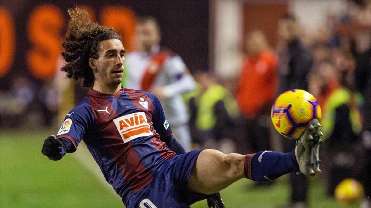 Cucurella en un partido frente al Rayo Vallecano Cucurella en un partido frente al Rayo Vallecano