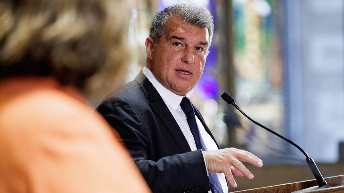 Laporta, durante el acto junto a Ada Colau Laporta, durante el acto junto a Ada Colau