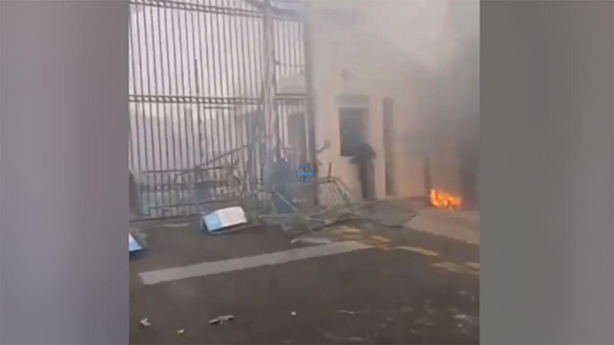 ¡Aficionados del Marsella intentan quemar las instalaciones del club como protesta!