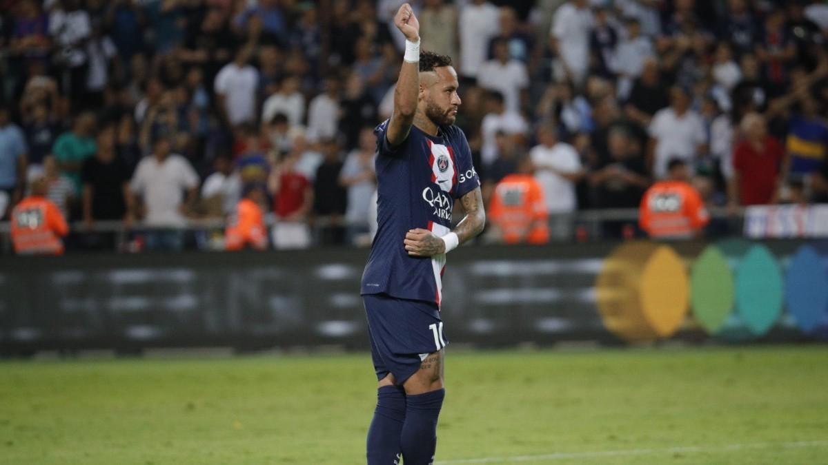 Neymar celebra uno de sus goles ante el Nantes