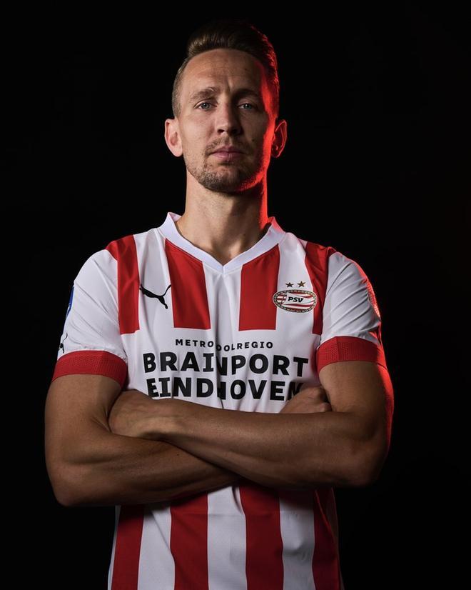 Luuk de Jong estrenó la nueva camiseta del PSV para la 2022/23
