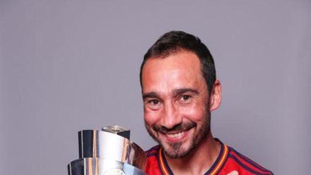 Pablo Amo, con el trofeo de la UEFA Nations League.