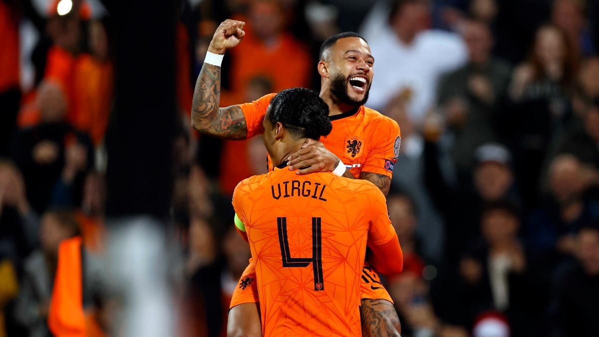 Memphis, celebrando un gol con Van Dijk Memphis, celebrando un gol con Van Dijk