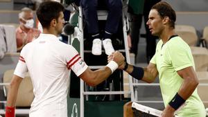 Novak Djokovic y Rafa Nadal, tras un partido