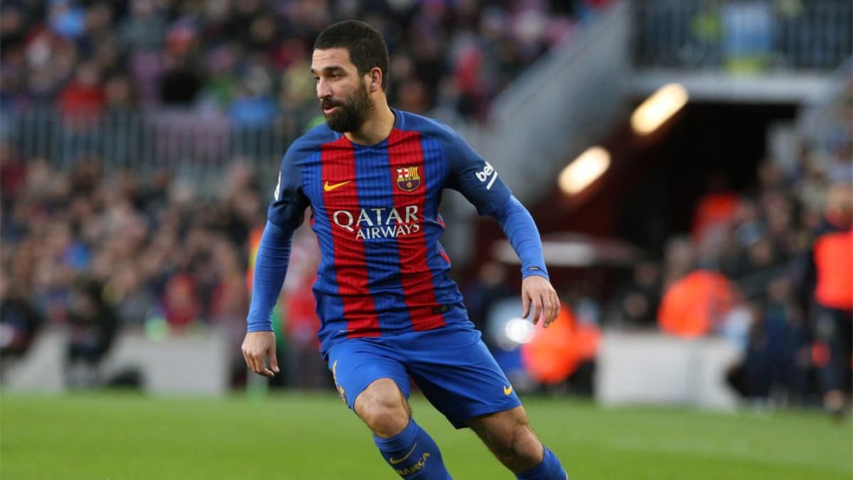Arda Turan no concretó el interés de varios clubes por su fichaje Arda Turan no concretó el interés de varios clubes por su fichaje