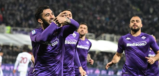 Nico González festeja la primera diana de la Fiorentina