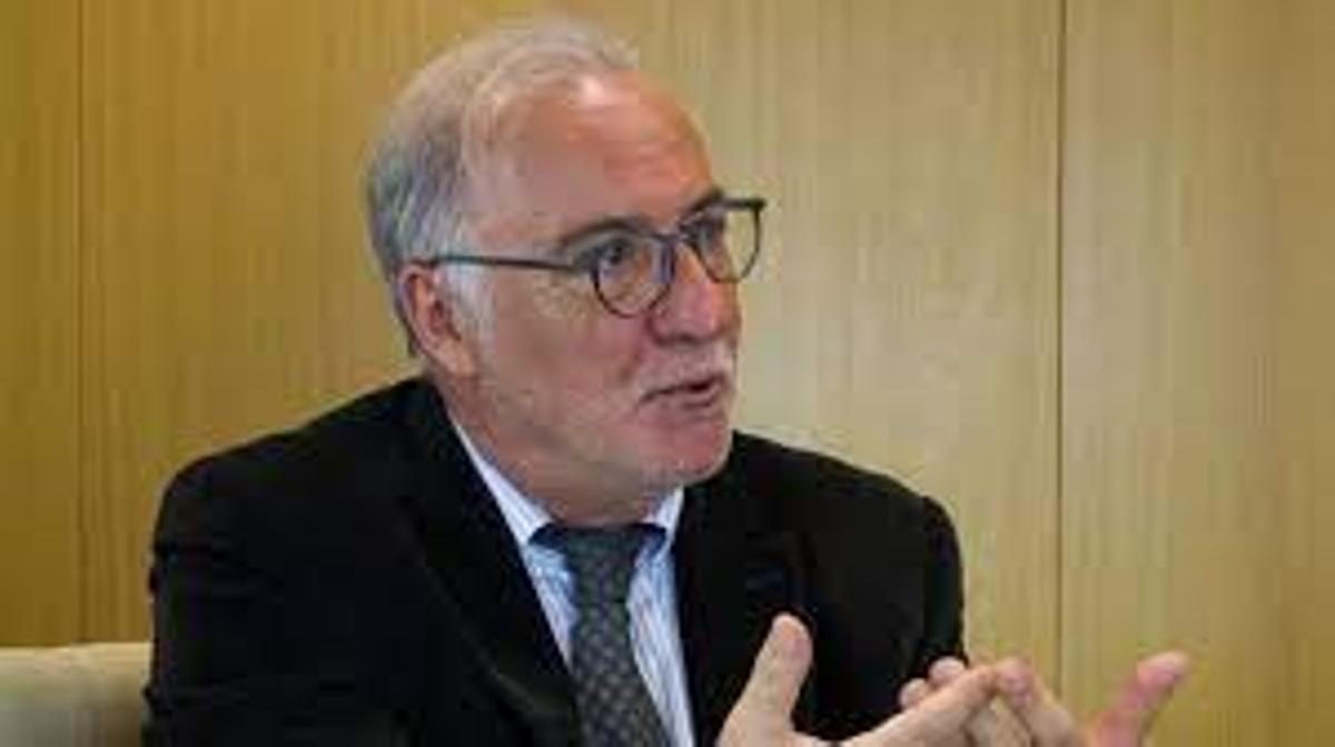 Pere Navarro, director de la DGT, desmiente que no tenga carné de conducir