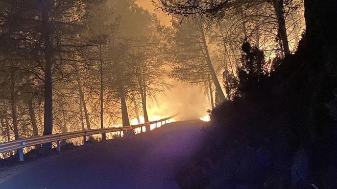 Dos municipios más de Castellón en alerta por posible evacuación por el incendio: «Ya estamos avisados y preparados»