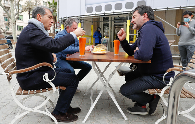 Àlex Santos desayunando con Joan Laporta Àlex Santos desayunando con Joan Laporta