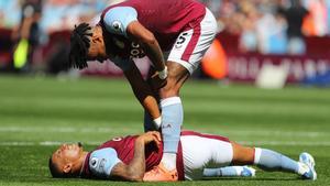 Diego Carlos, lesionado con el Aston Villa