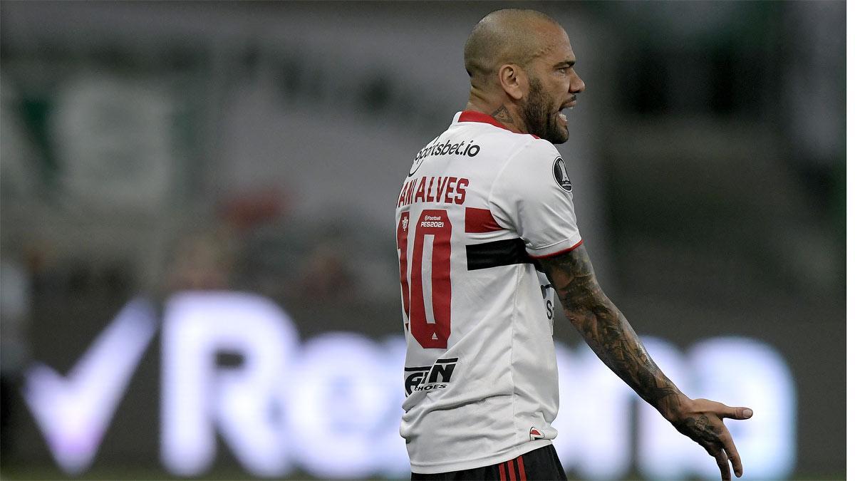 Dani Alves se ha ido del Sao Paulo por culpa de los atrasos en los pagos