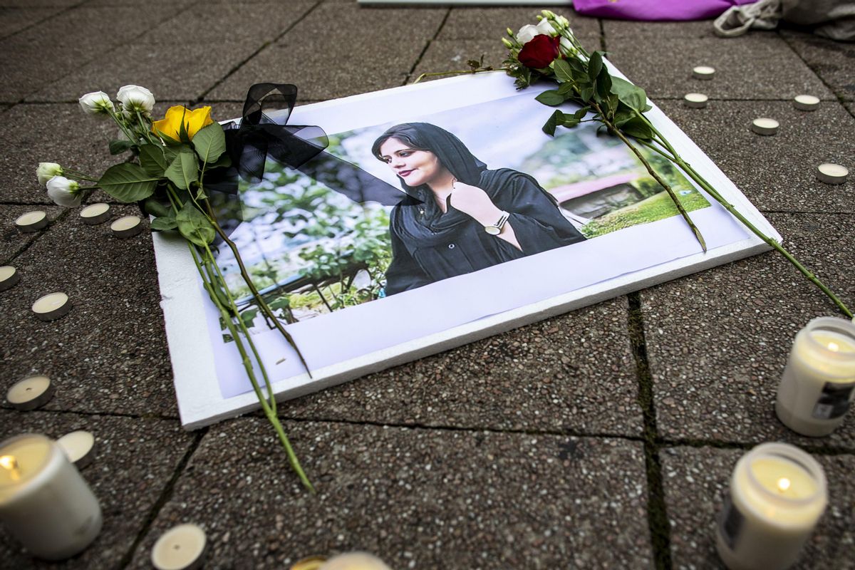 Fotografía de Mahsa Amini, muerta en Irán tras ser detenida por llevar mal el velo. Fotografía de Mahsa Amini, muerta en Irán tras ser detenida por llevar mal el velo.