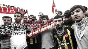 Las aficiones de Galatasaray, Fenerbahce y Besiktas se unieron en 2013