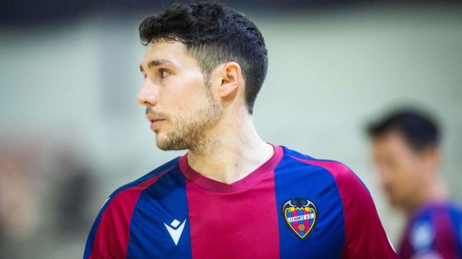Roger Serrano, el canterano azulgrana que triunfa en el Levante Roger Serrano, el canterano azulgrana que triunfa en el Levante