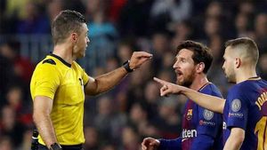 Messi y Skomina tuvieron una discusión subida de tono Messi y Skomina tuvieron una discusión subida de tono