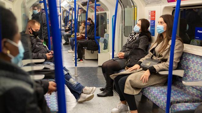 Las mascarillas dejarán de ser obligatorias en el transporte público a partir de mañana