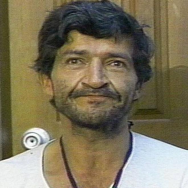 Pedro Alonso López, también conocido como el Monstruo de los Andes es un asesino en serie colombiano que, tras su captura en 1980, confesó el asesinato de más de 300 niñas y jóvenes en Colombia, Ecuador y Perú.