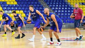 Jasikevicius dirigió su primer entrenamiento en el Palau Jasikevicius dirigió su primer entrenamiento en el Palau