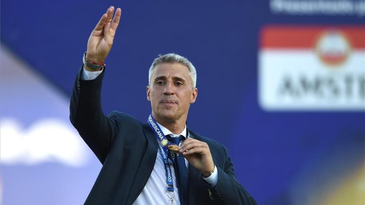 Hernán Crespo tras ganar la Copa Sudamericana. Hernán Crespo tras ganar la Copa Sudamericana.
