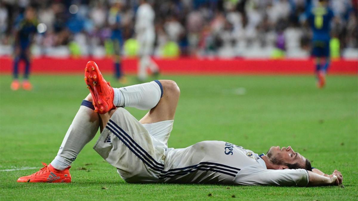 Gareth Bale out for 'few weeks' with calf injury, leaving