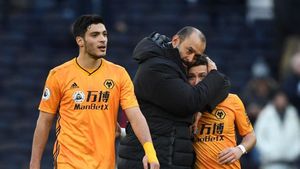 Nuno cogió las riendas de los Wolves en segunda división y, con el apoyo de Jorge Mendes, ha asentado al club en la zona cómoda de la Premier League Nuno cogió las riendas de los Wolves en segunda división y, con el apoyo de Jorge Mendes, ha asentado al club en la zona cómoda de la Premier League